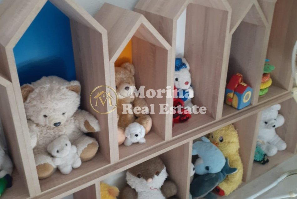 Tirane, jepet me qera ambjent biznesi Kati 1, 220 m² 1.000 € (Ali Demi)