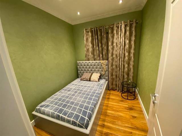 Tirane, jepet me qera 2+1+BLK Kati 4, 90 m² 400 Euro