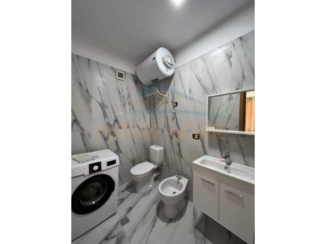 Tirane, jepet me qera apartament 1+1+BLK Kati 7, 56 m² 465 Euro (Rruga e Kavajes)