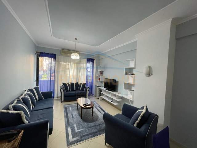 Tirane, jepet me qera apartament 3+1 Kati 2, 145 m² 800 Euro (rruga e elbasanit)