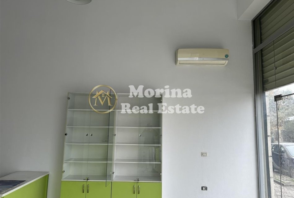 Tirane, jepet me qera dyqan Kati 0, 55 m² 350 € (Ish Profarma)