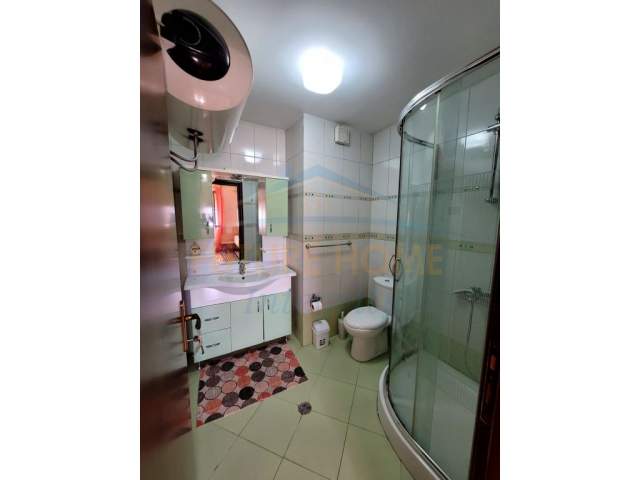 Tirane, jepet me qera apartament 2+1+A+BLK Kati 8, 123 m² 650 Euro (BRYLI)