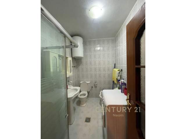 Tirane, ofert apartament Kati 8, 85 m² (komuna e parisit)