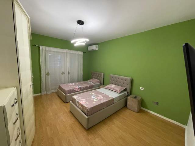jepet me qera apartament 3+1+A+BLK Kati 1, 201 m² 900 Euro (Komuna Parisit)