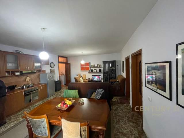 Tirane, ofert apartament Kati 8, 85 m² (komuna e parisit)