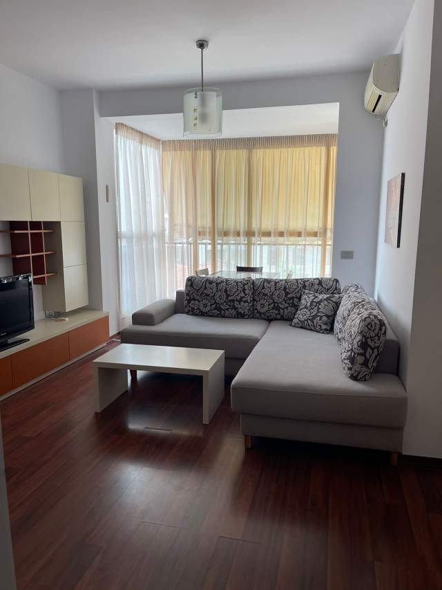 Tirane, jepet me qera apartament 1+1 Kati 4, 65 m² 60.000 Leke (Rruga Komuna e Parisit)