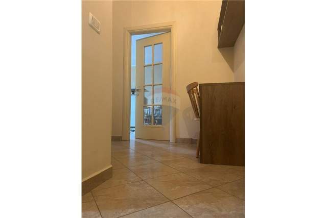 Tirane, jepet me qera apartament 1+1 69 m² 500 Euro (Komuna e Parisit)
