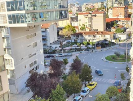 Tirane, jepet me qera apartament 1+1 Kati 5, 70 m² 500 € (Kompleksi Kika)