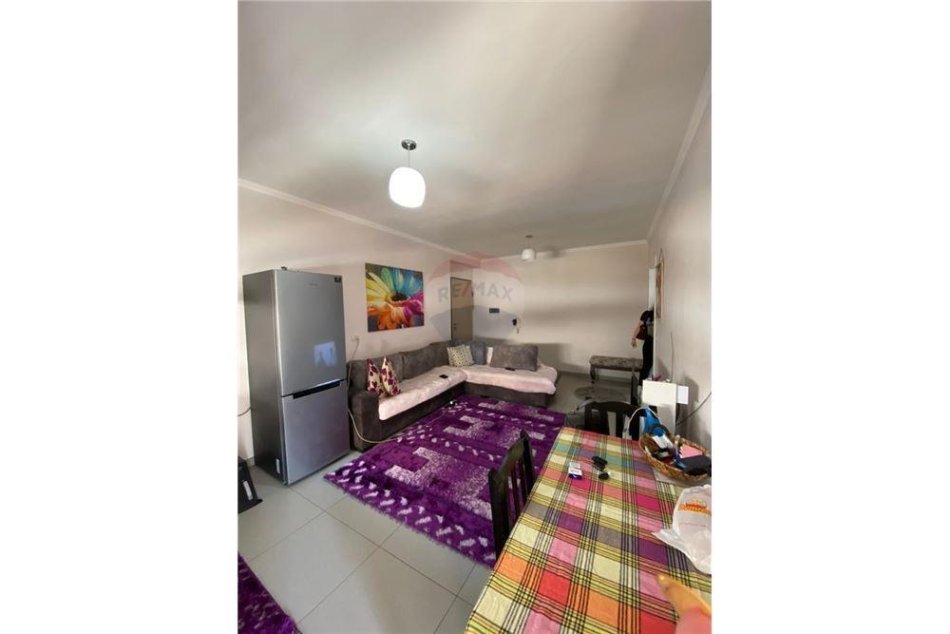 Tirane, jepet me qera 2+1 Kati 4, 98 m² 700 € (komuna parisit)