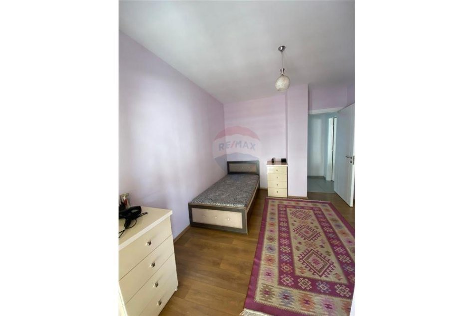 Tirane, jepet me qera 2+1 Kati 4, 98 m² 700 € (komuna parisit)