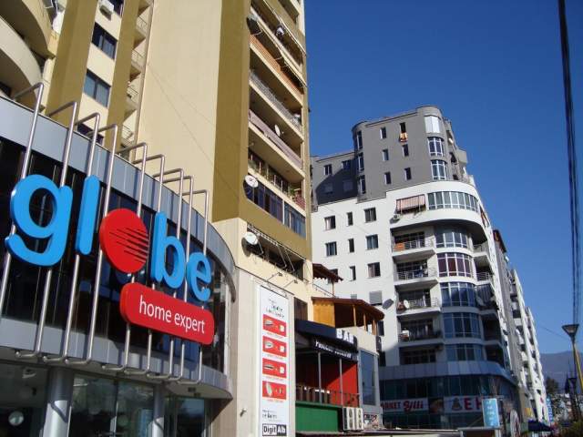 Tirane, shes dyqan Kati 2, 135 m² 175.000 Euro (Kavajes)
