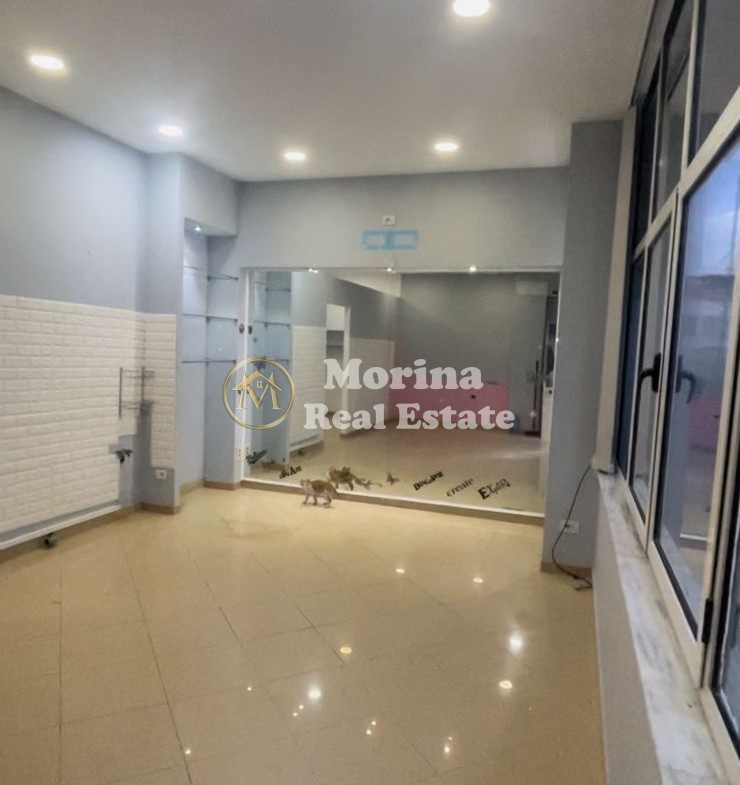 Tirane, jepet me qera dyqan Kati 0, 42 m² 350 € (Rruga Kongresi Manastirit)