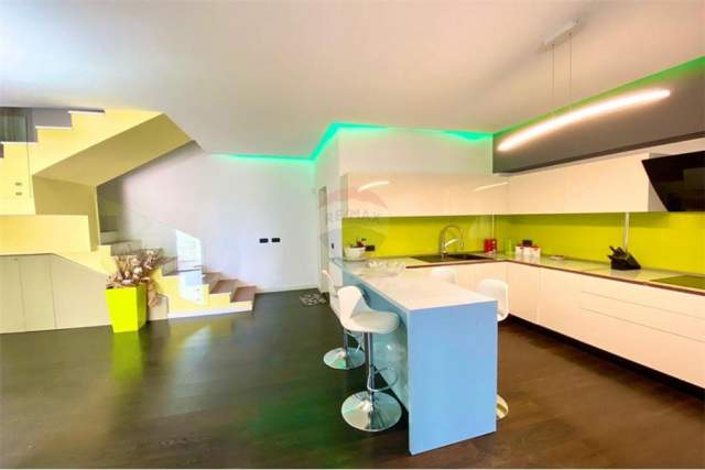 Tirane, jepet me qera Vile 2 Katshe 230 m² 1.300 Euro (Kopshti Zoologjik)