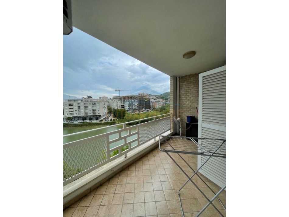 0683487469  Tirane, jepet me qera apartament 2+1+Ballkon Kati 4, 110 m² 600 € (Rruga Hamdi Sina , Liqeni i Thate)