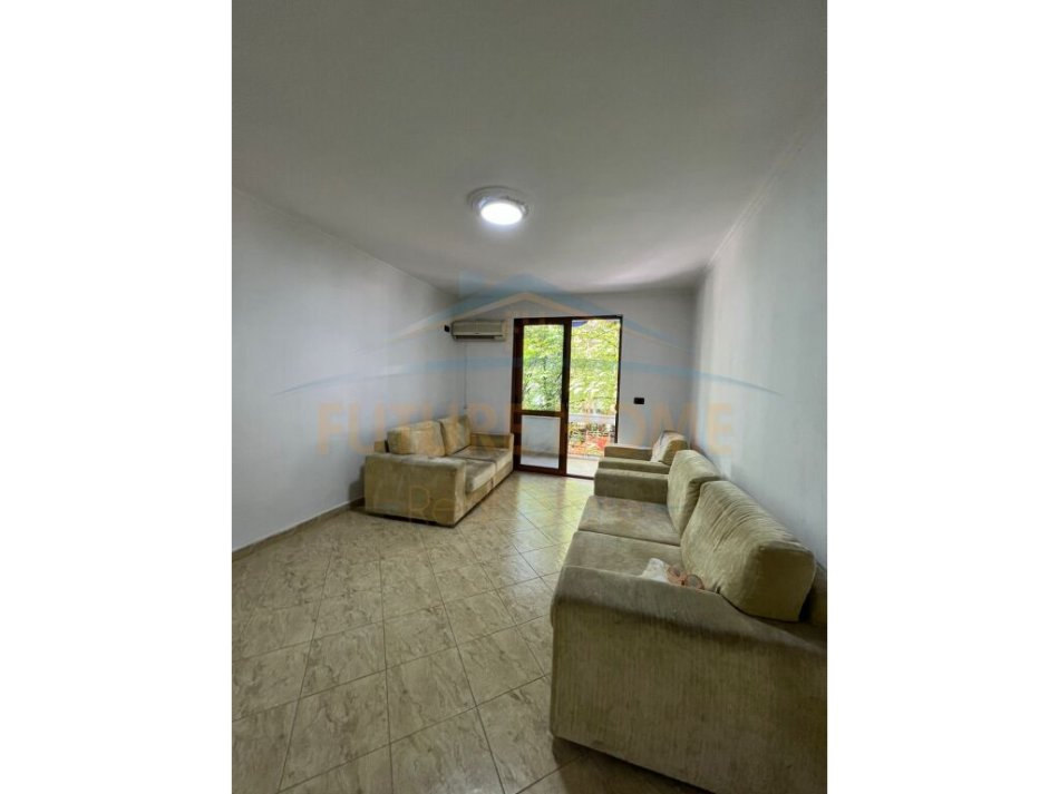 Qera Apartament 2+1+2 + Depo , Sheshi Willson , Tiranë 700 euro, (alf40405)