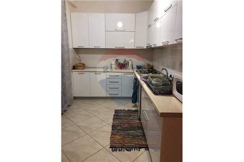 Vlore, shitet apartament 3+1 Kati 1, 120 m² 80.000 Euro (Qender prane xhamise)