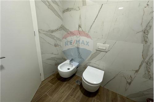 Tirane, jepet me qera apartament 1+1 Kati 3, 70 m² 650 € (Kompleksi Delijorgji, Shqipëri)