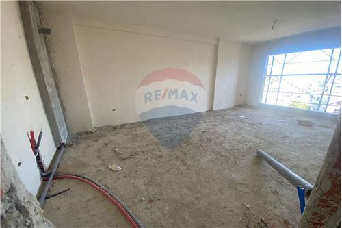 Tirane, shitet apartament 1+1+BLK Kati 3, 74 m² 88.500 Euro (Farmacia 10)