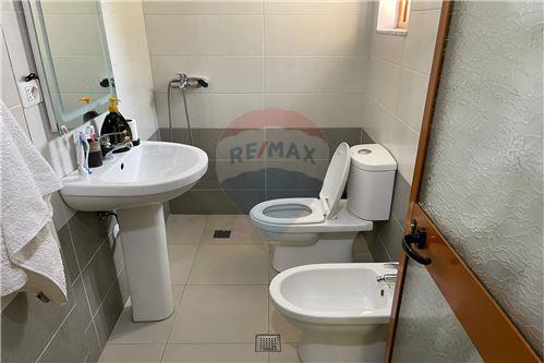 Tirane, shitet Vile 2+1 Kati 1, 300 m² 140.000 Euro (selite)