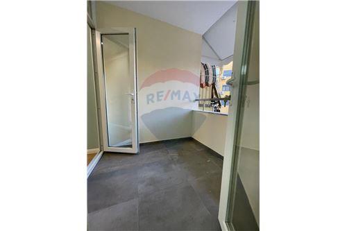 Tirane, shitet apartament 1+1+BLK Kati 4, 47 m² 74.000 Euro (Komuna Parisit)