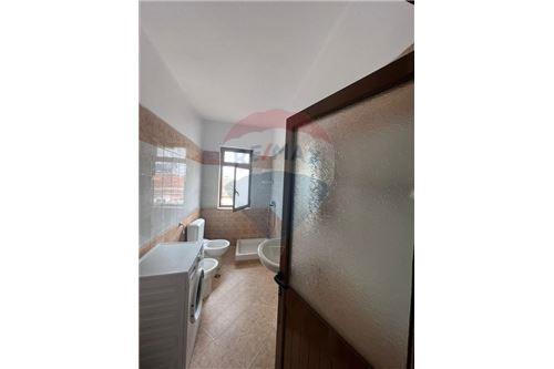 Tirane, jepet me qera apartament 1+1 Kati 3, 75 m² 400 Euro (Rruga e Dibres)