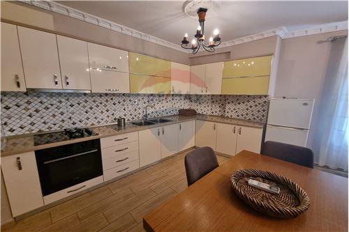 APARTAMENT 2+1 PER QIRA TE KOMUNA E PARISIT!