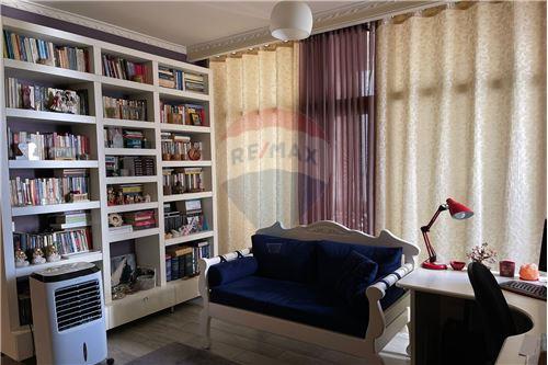 Tirane, shitet apartament 1+1+BLK 49 m² 96.600 Euro (komune)