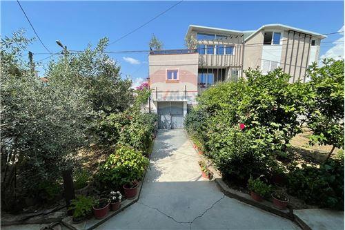 Tirane, shitet Vile 2+1 Kati 1, 300 m² 140.000 Euro (selite)