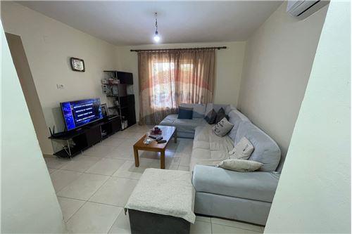 Tirane, shitet Vile 2+1 Kati 1, 300 m² 140.000 Euro (selite)