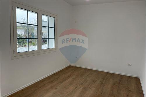 Tirane, shitet Vile 4+1+BLK Kati 0, 300 m² 180.000 Euro