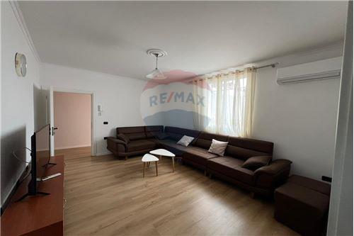 Tirane, jepet me qera apartament 1+1 Kati 3, 90 m² 400 € (- Rruga e Dibrës, Shqipëri)
