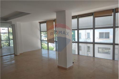 Tirane, jepet me qera zyre Kati 1, 77 m² 700 Euro