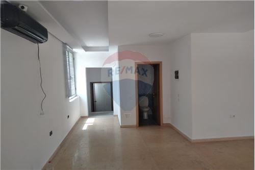 Tirane, jepet me qera zyre Kati 1, 77 m² 700 Euro