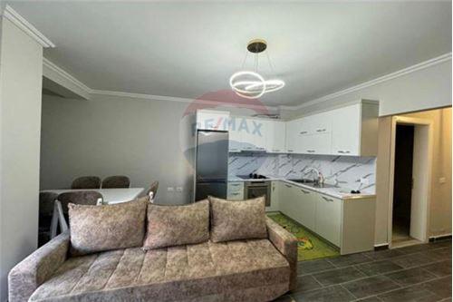 Golem, shitet apartament 1+1 Kati 4, 69 m² 90.000 € (Shitet apartament 1+1 tek Pishat e Buta, Golem!)