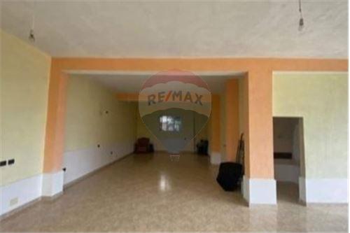 Tirane, jepet me qera ambjent biznesi Kati 0, 120 m² 350 Euro (Mjull Bathore)