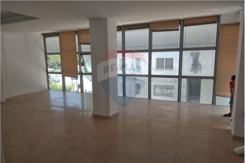 Tirane, jepet me qera zyre Kati 1, 77 m² 700 Euro