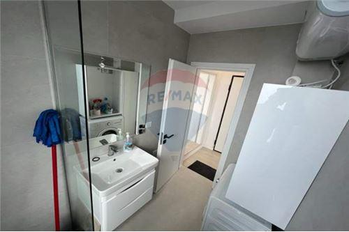 Tirane, jepet me qera apartament 1+1+A+BLK Kati 11, 56 m² 600 Euro (Rr. Barrikadave)