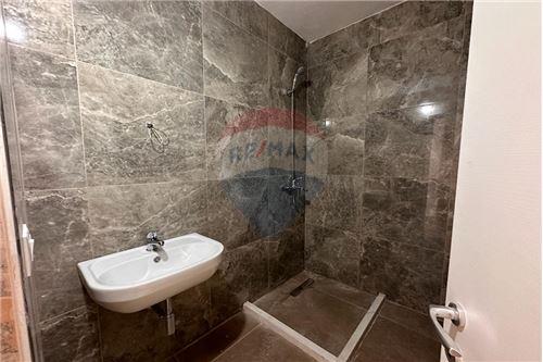 JEPET APARTAMENT ME QIRA 2+1 Rr.Dibres Farmacia 10