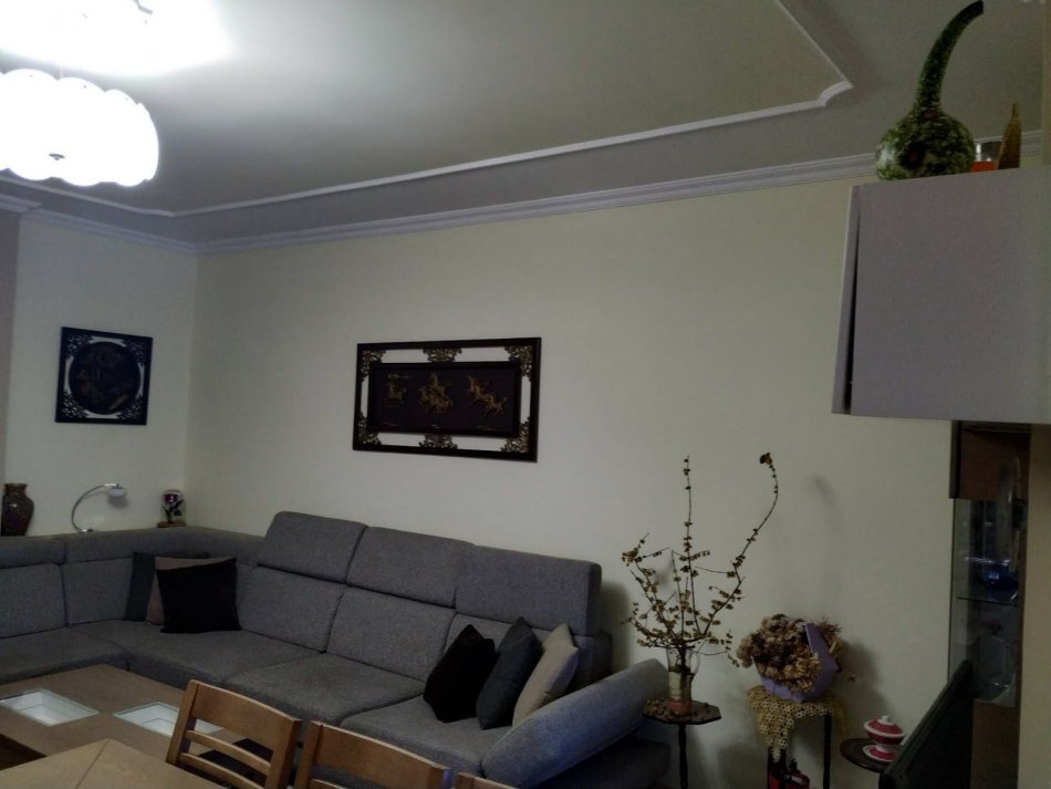 Tirane, jap me qera apartament 2+1+Ballkon Kati 7, 98 m² 480 € (tek Unaza re afer Hotel Marinaj Tirane.)