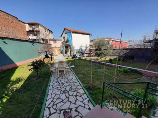 Tirane, shitet Vile 4+1 Kati 1, 350 m² 195.000 Euro (selite)