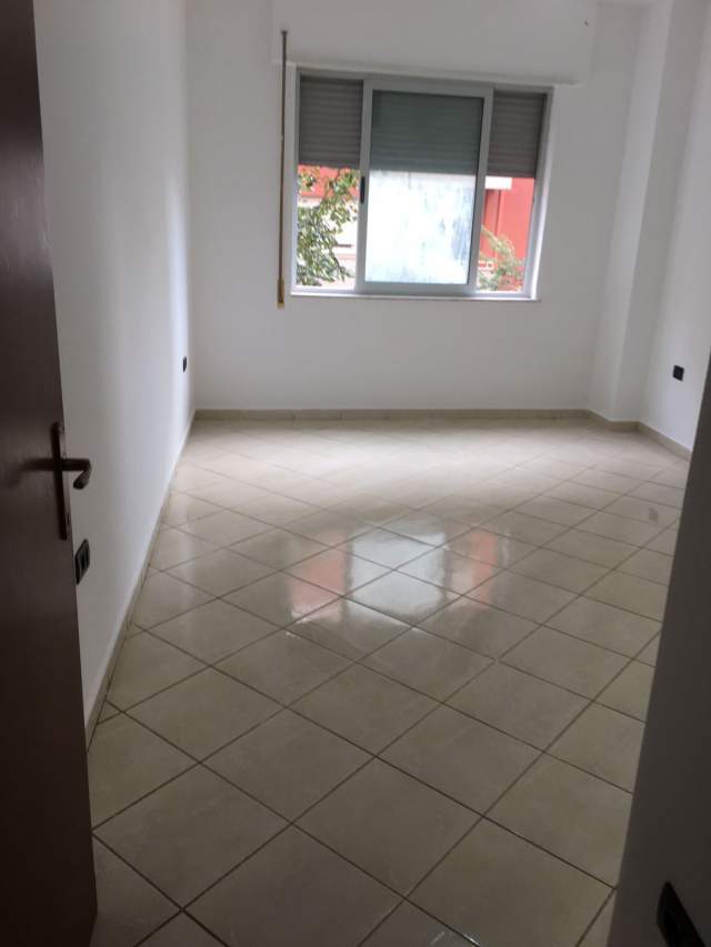 Tirane, jepet me qera apartament Kati 1, 92 m² 350 Euro (Fresk)