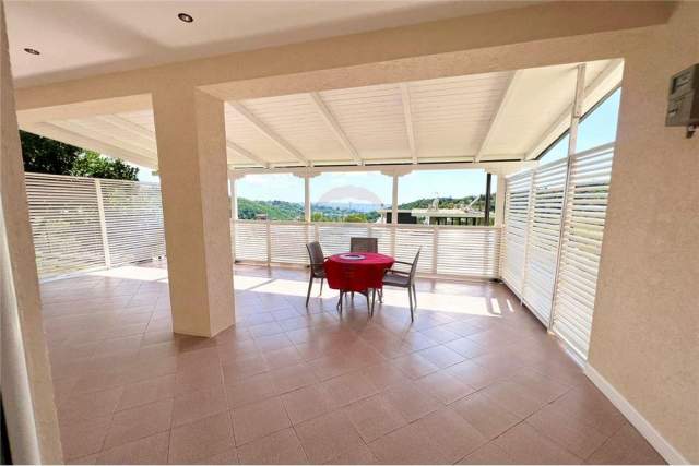 Tirane, jepet me qera Vile 3+1+BLK Kati 1, 300 m² 500 Euro (Linze)
