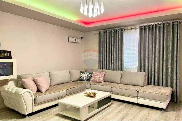 Tirane, jepet me qera Vile 3+1+BLK Kati 1, 300 m² 500 Euro (Linze)