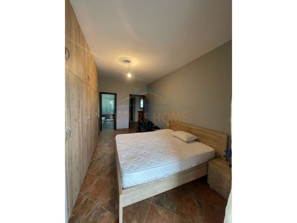 0683487469  Tirane, jepet me qera apartament 2+1+Ballkon Kati 4, 110 m² 600 € (Rruga Hamdi Sina , Liqeni i Thate)