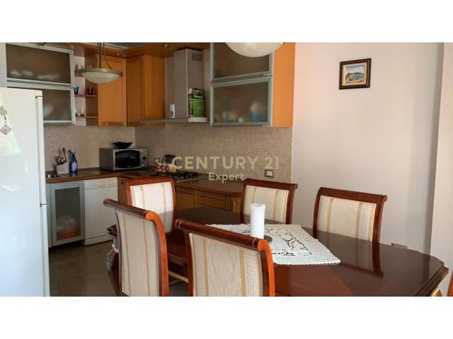 Tirane, jepet me qera apartament 1+1+A Kati 2, 86 m² 550 Euro (Liqeni i Tiranes)