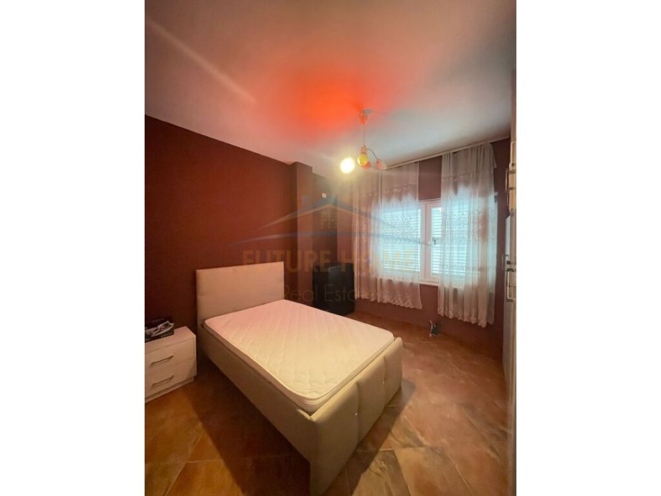 0683487469  Tirane, jepet me qera apartament 2+1+Ballkon Kati 4, 110 m² 600 € (Rruga Hamdi Sina , Liqeni i Thate)