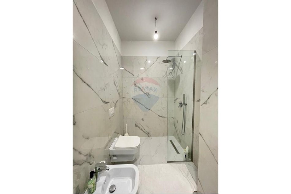 Tirane, jepet me qera 2+1+Ballkon , 83 m² 1.400 € (Liqeni Thate)