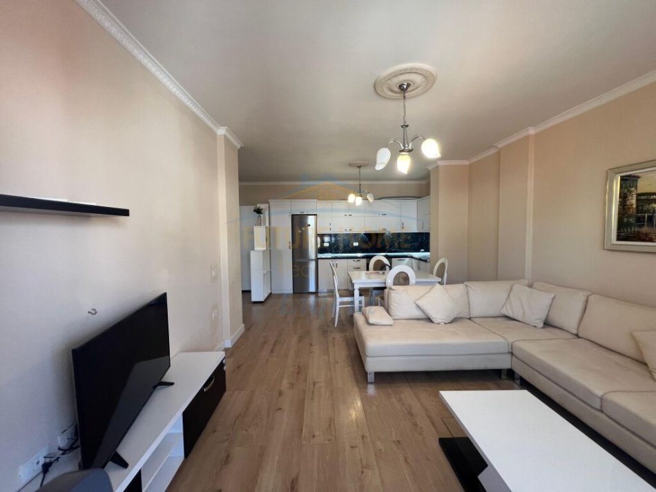 Tirane, jepet me qera apartament 2+1 Kati 6, 83 m² 600 € (Stacioni i Trenit ,Kompleksi Usluga)