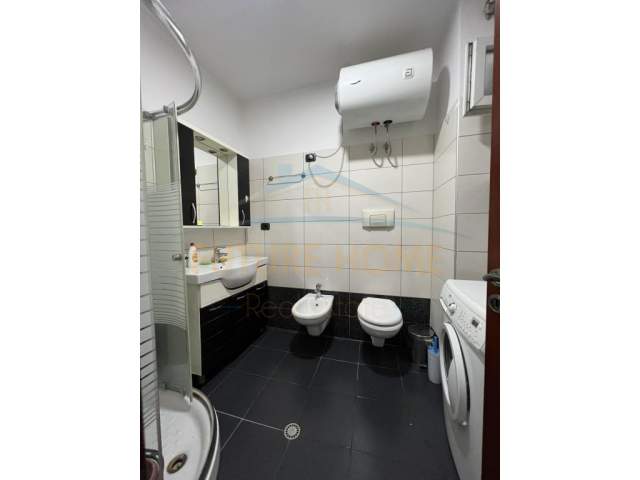 Tirane, jepet me qera apartament 2+1+BLK Kati 3, 104 m² 410 Euro (Laprake)