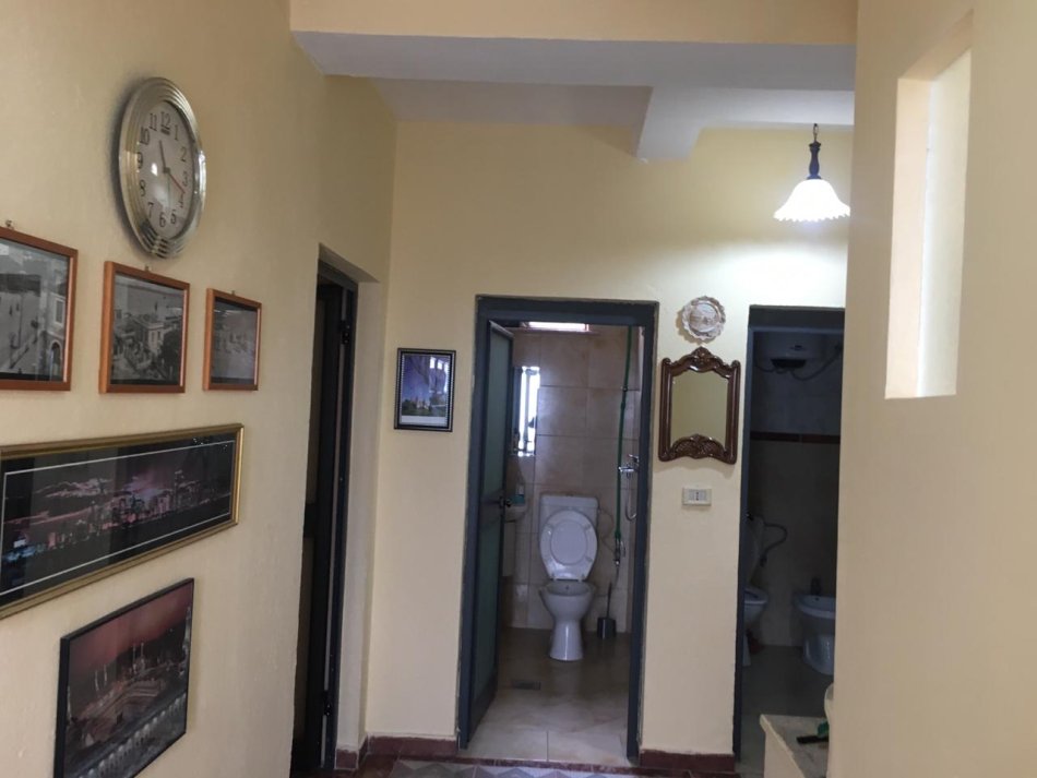 Tirane, shitet Vile 3 Katshe Kati 2, 297 m² 398.000 € (ne kryqezimin e rruges Reshit Petrela me Rr.Jordan Misja perballe me Arkivin qendror te Shtetit Tirane.)
